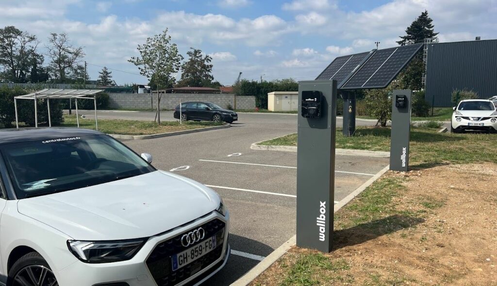 Bornes de recharge voitures électriques Esprit Padel La Boisse